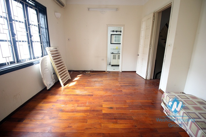 Lovely house with lake view for lease in Tu Hoa street